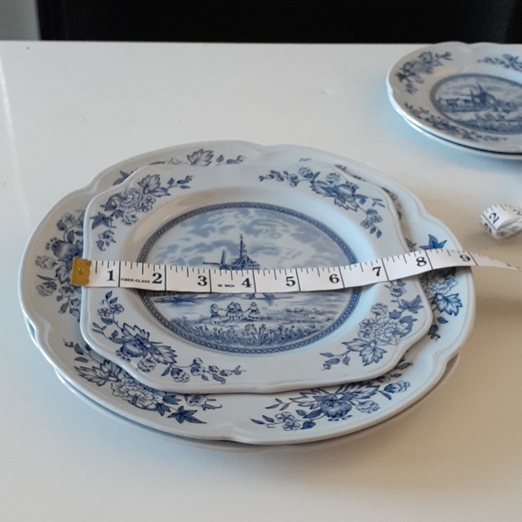 5 piece Johnson Brothers dinnerware - Picture 3 of 6